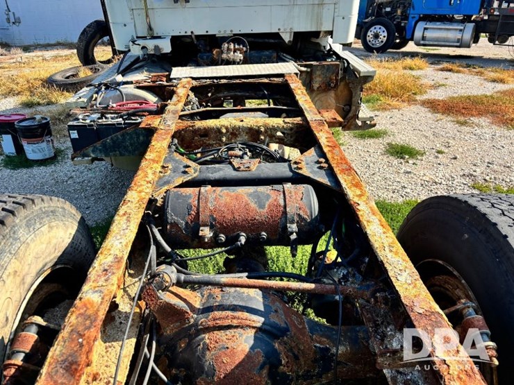 2011-freightliner-truck-(gp11247,-unit-115385)-image-33