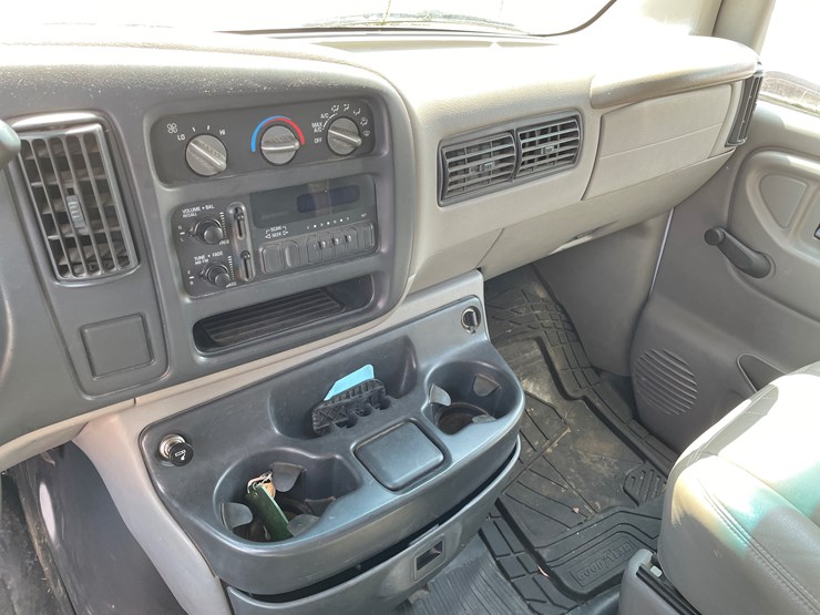 #4731-•-2000-chevy-box-van-(wi-title-in-delay)-image-11