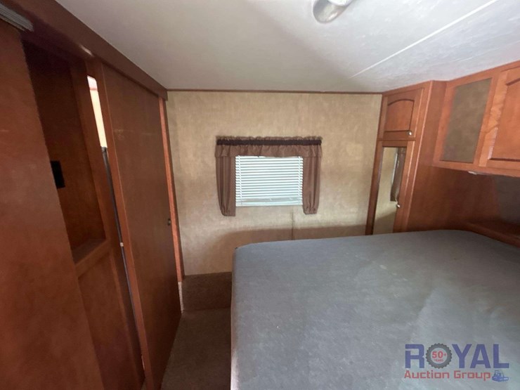 2015-revere-shasta-27db-5th-wheel-travel-trailer-image-22