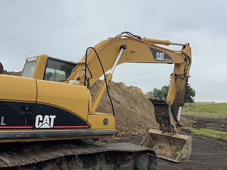 caterpillar-320-image-4