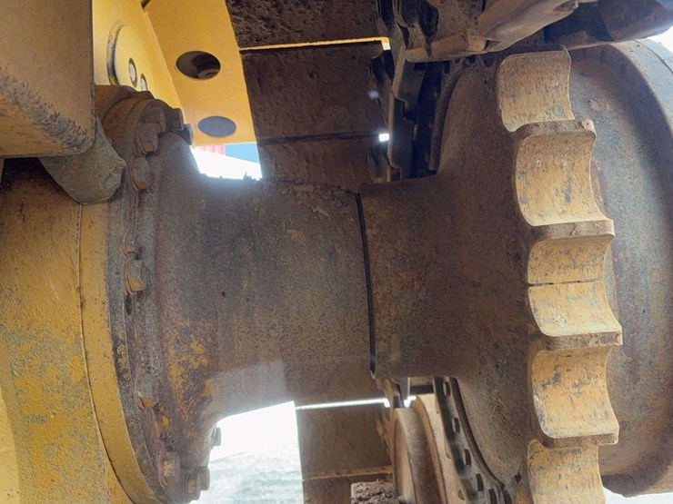 2013-caterpillar-d6t-xw-image-13
