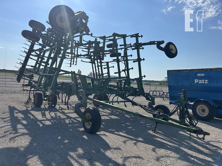 2004-john-deere-2210-image-3