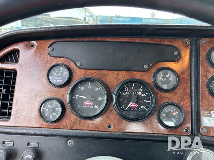 2002-peterbilt-379-image-71