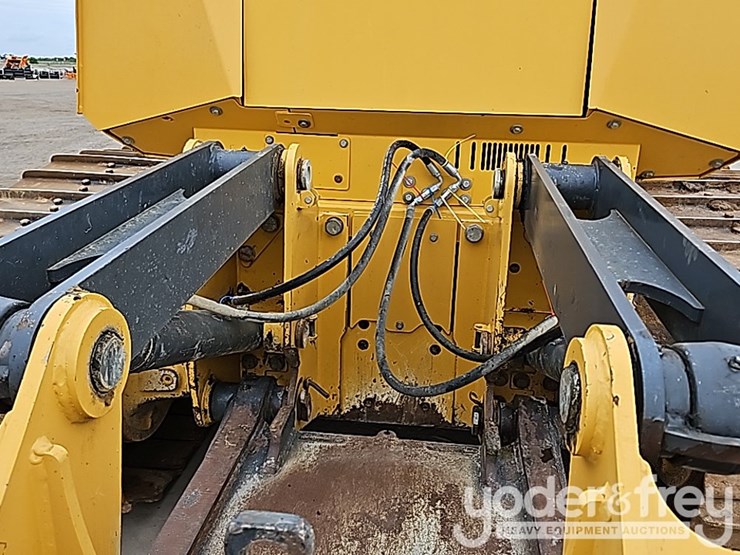 2018-deere-850k-lgp-image-31