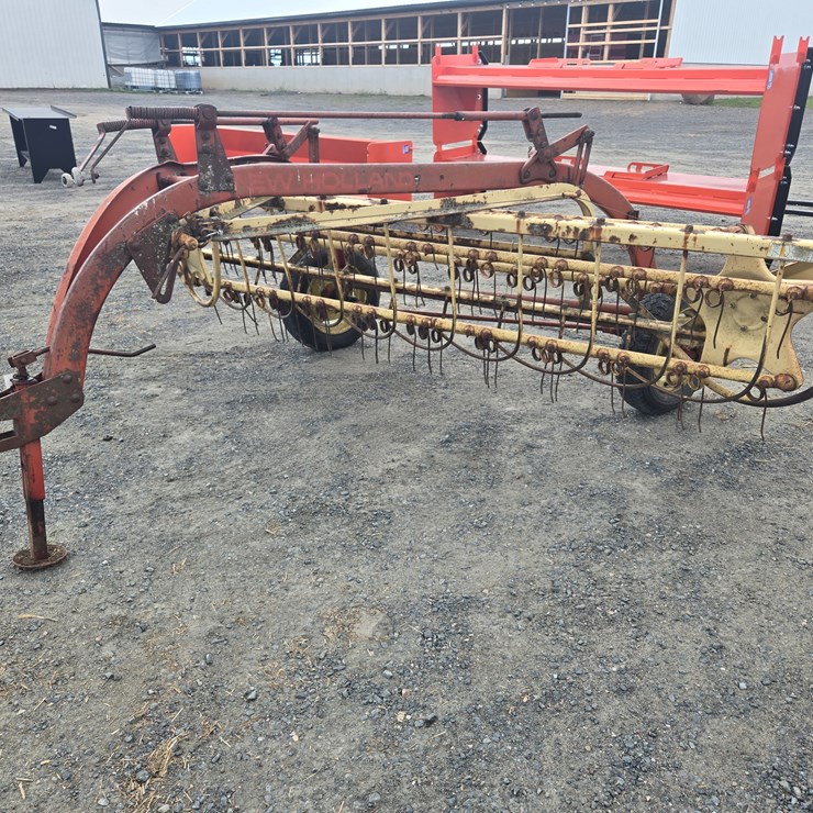#385 • New Holland 256 rake