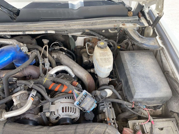 2012-chevrolet-3500-image-21