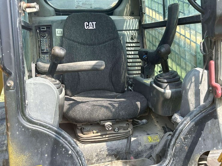 2015-caterpillar-299d2-image-8