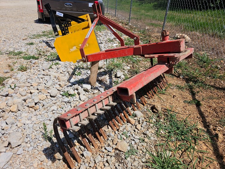 #20732-•-72"-rock-rake-image-3