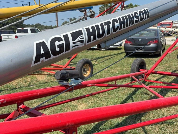 new-2023-agi-hutchinson-hx8-61-swing-away-auger,-540pto,-hyd-lift,-never-used-image-8