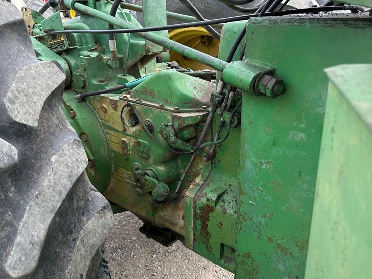 john-deere-7520-image-3