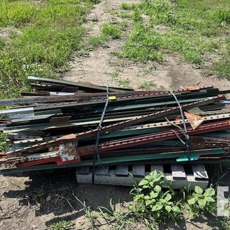 100 T-POSTS