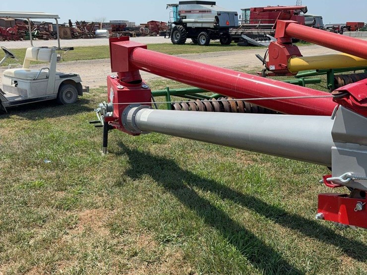 new-2023-agi-hutchinson-hx8-61-swing-away-auger,-540pto,-hyd-lift,-never-used-image-12