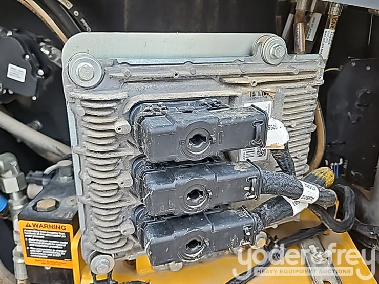 2018-deere-850k-lgp-image-55