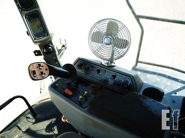 2004-gleaner-r65-image-42