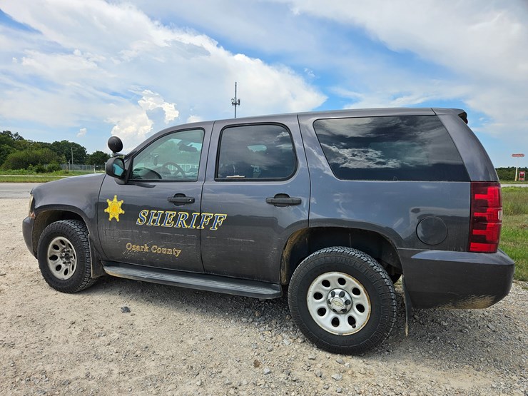 2010-chevrolet-tahoe-image-8