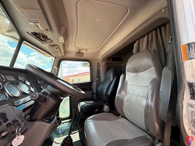 2013-peterbilt-388-image-8