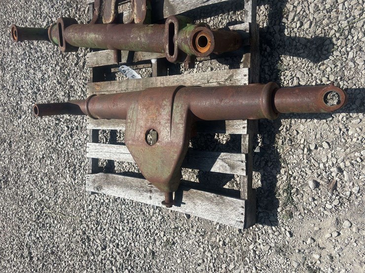 john-deere-model-b-wide-front-end-housing-image-6