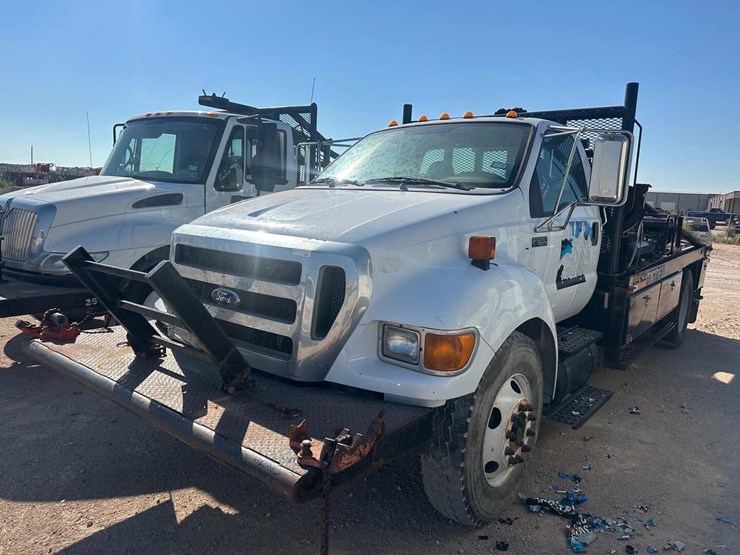2013-ford-f650-image-1
