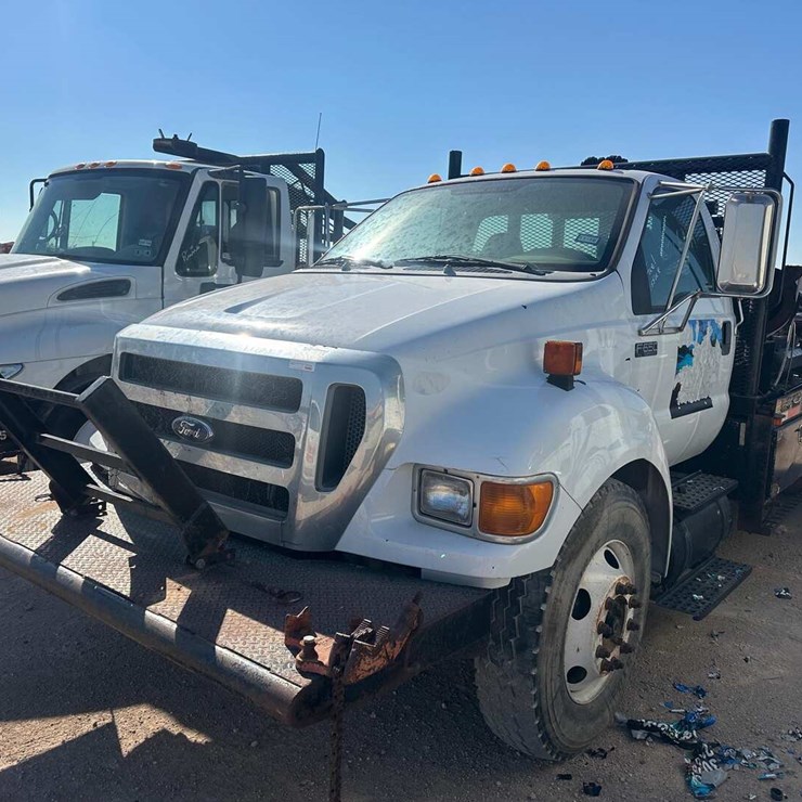 2013 FORD F650