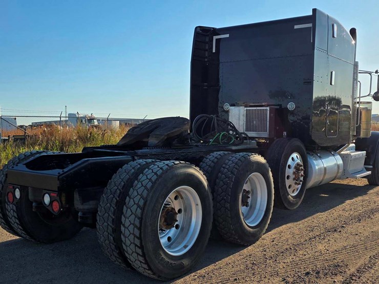 2015-peterbilt-389-image-4
