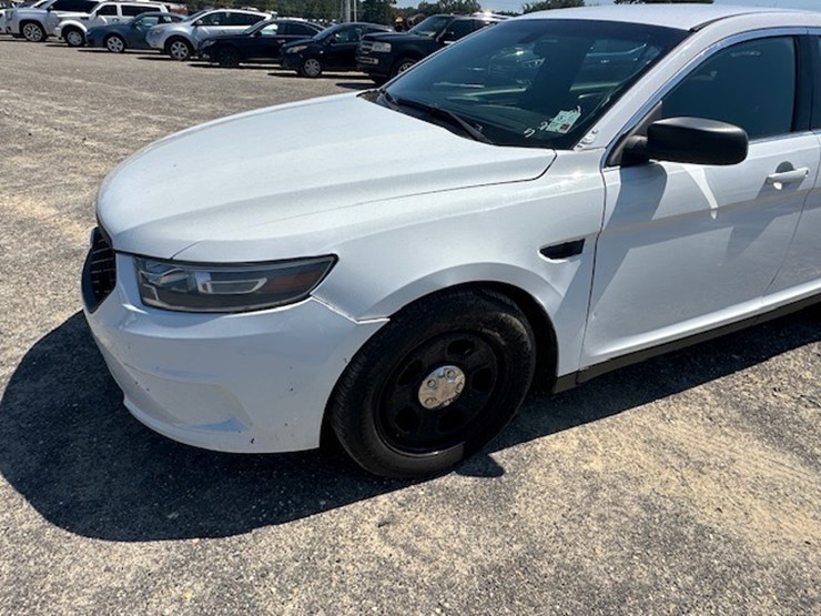 #23001-•-2017-ford-taurus-image-18