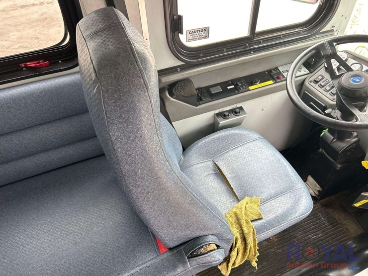 2002-blue-bird-f131612-bus-image-13
