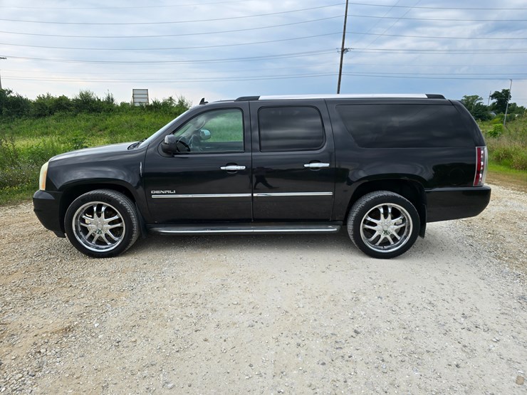 2011-gmc-yukon-xl-image-8