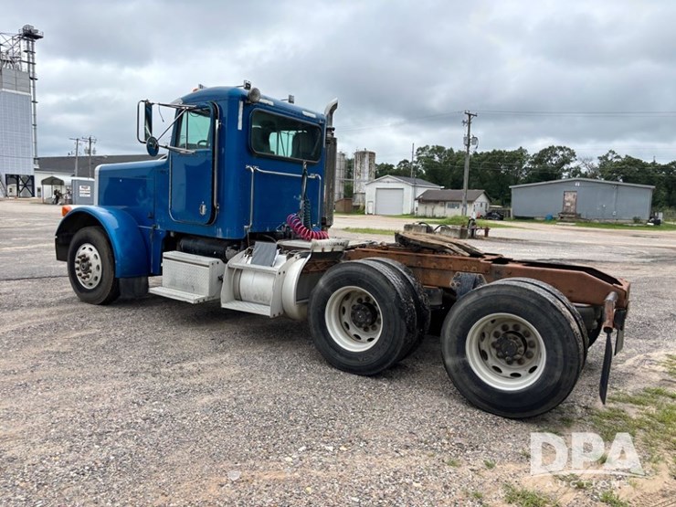 2002-peterbilt-379-image-11