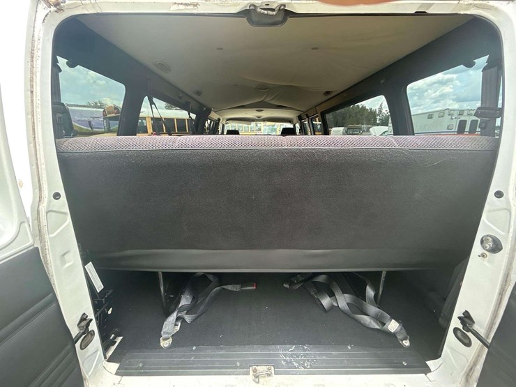 2001-dodge-ram-wagon-3500-passenger-van-image-28