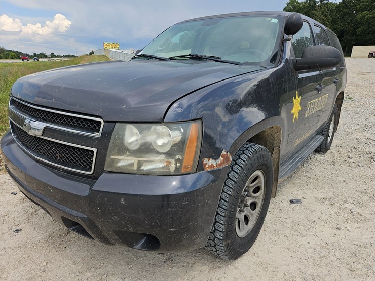 2010-chevrolet-tahoe-image-1