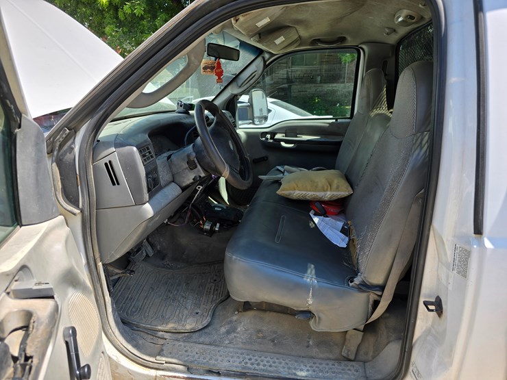 2004-ford-f550-image-46