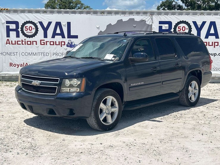 2008-chevrolet-suburban-image-1