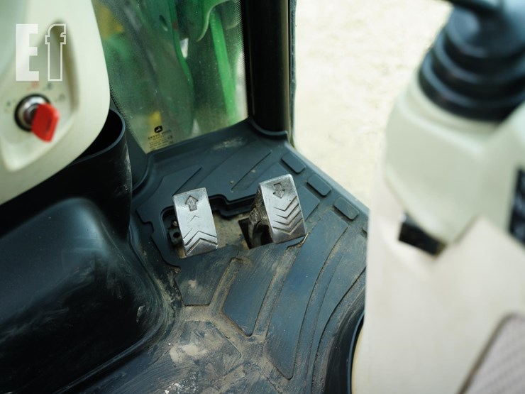 john-deere-4044r-image-34