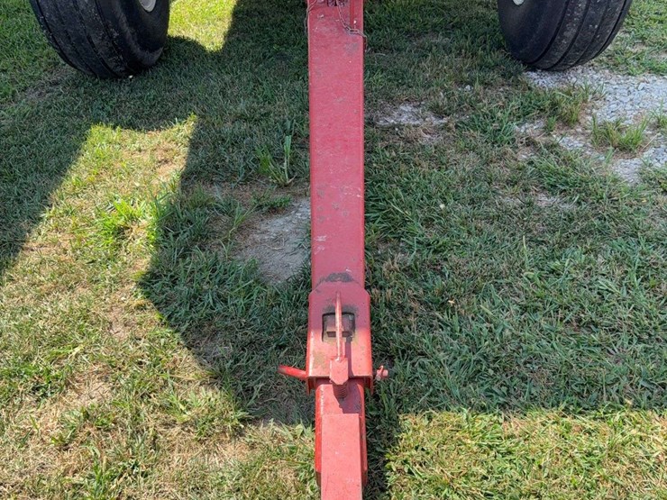 e-z-trail-model-500-gravity-wagon,-surge-brakes,-left-hand-unload-image-5
