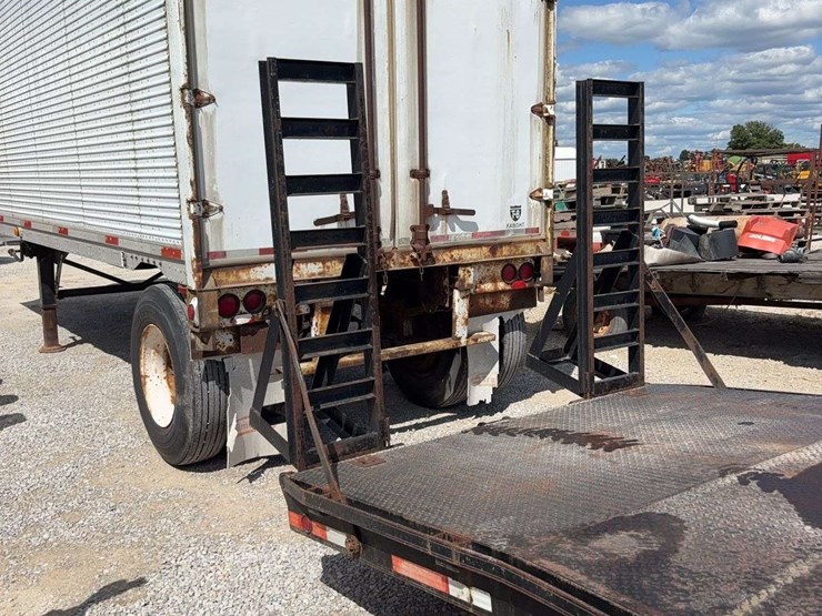 gooseneck-tandem-axle-trailer-with-ramps-image-14