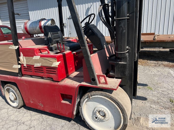 cat-15000#-model-150d5-propane-forklift.-forks:-5'-long-by-6"-wide-by-2-1/2"-thick.-lifting-height-image-8