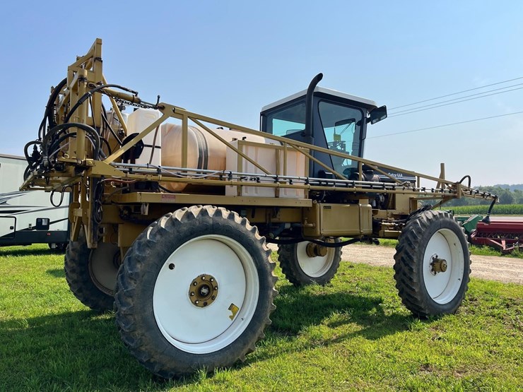 rogator-664-sprayer-image-12