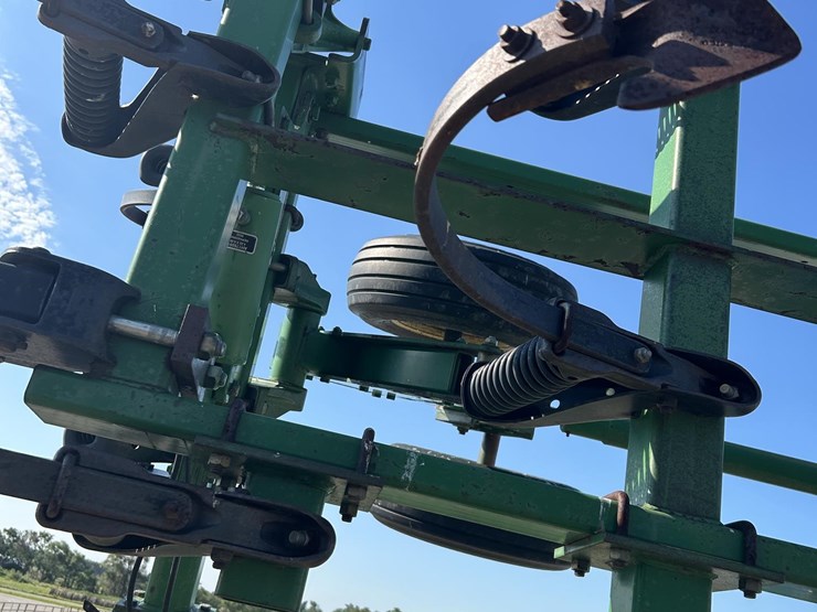 2004-john-deere-2210-image-27