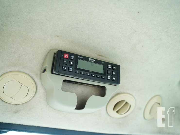 john-deere-4044r-image-39