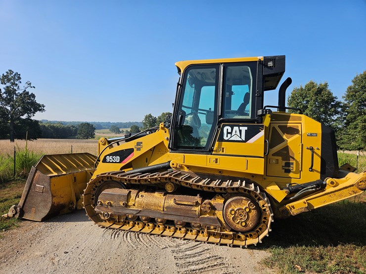 2014-caterpillar-953d-image-10