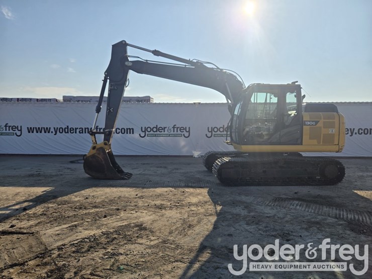 2022-deere-130g-image-2