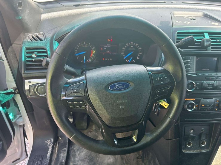 2016-ford-explorer-image-11
