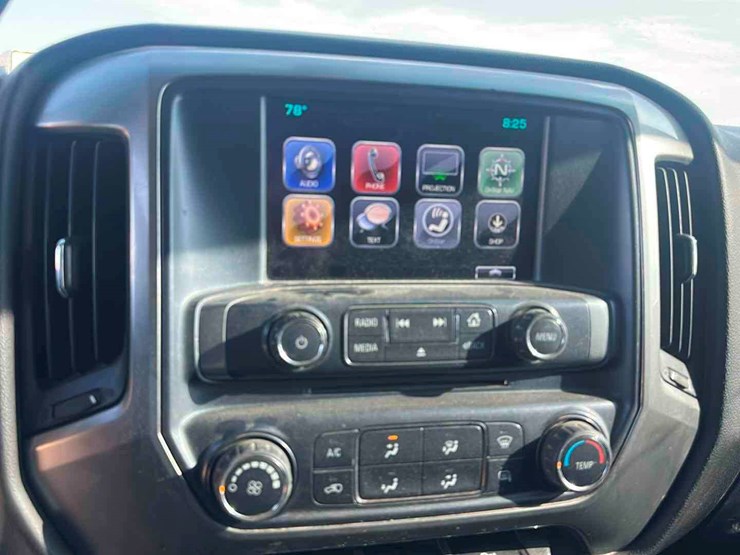 2018-chevrolet-2500-image-8