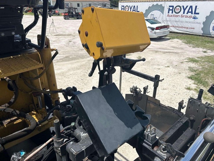 2012-caterpillar-at1055e-track-asphalt-paver-image-15