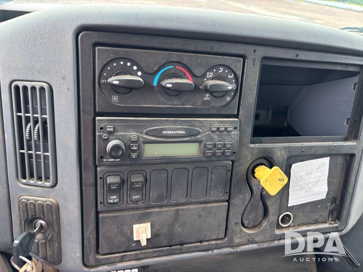2002-international-durastar-4400-image-43