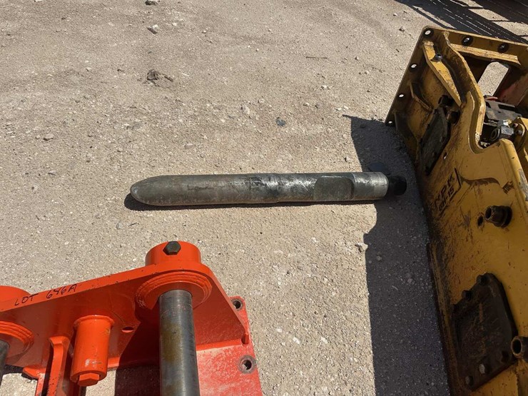 npk-gh15-hydraulic-hammer-image-2