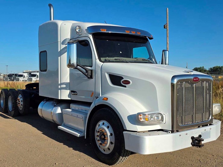 2017-peterbilt-567-image-3