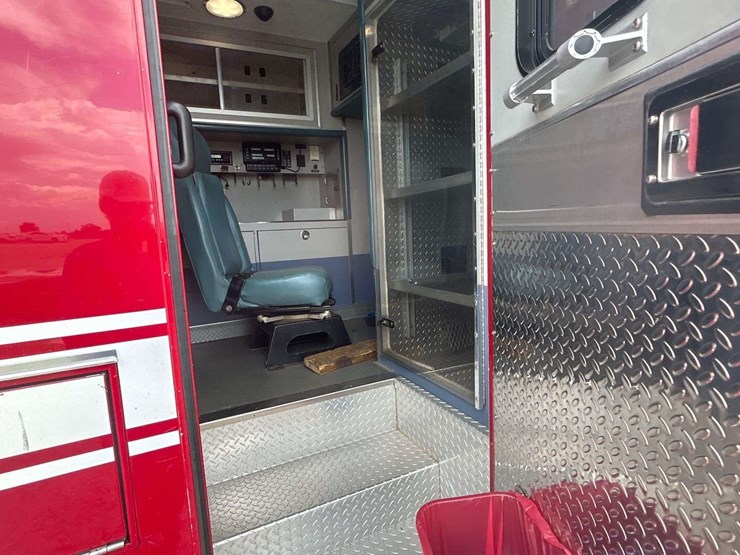 2007-freightliner-m2-106-ambulance-image-28