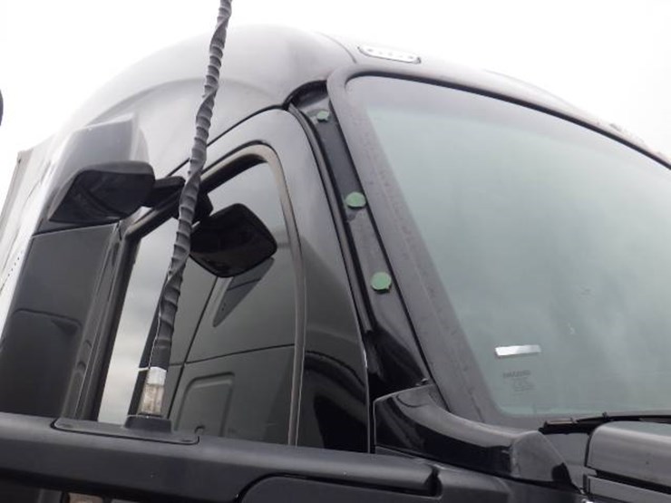 2022-kenworth-t680-image-5