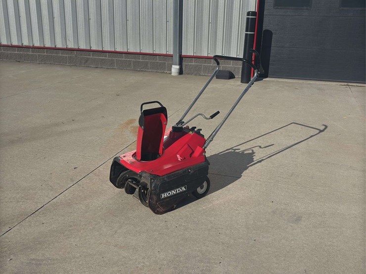 honda-hs35-snow-blower-image-1